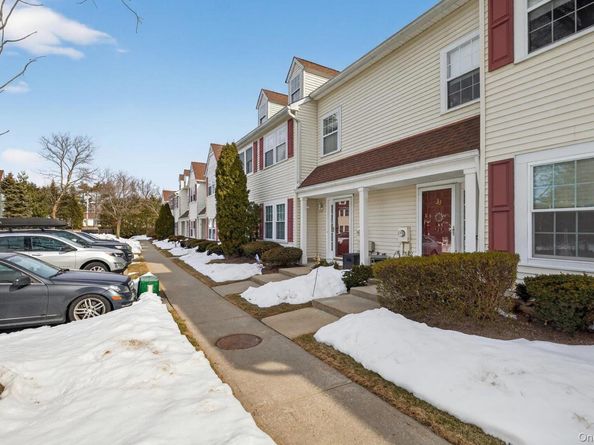 32 Stratford Green, Farmingdale NY 11735