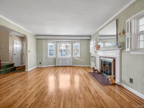 60 Aberdeen Road, New Hyde Park NY 11040