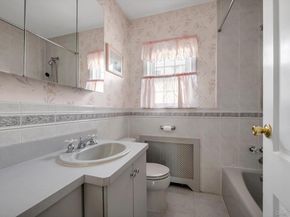 60 Aberdeen Road, New Hyde Park NY 11040