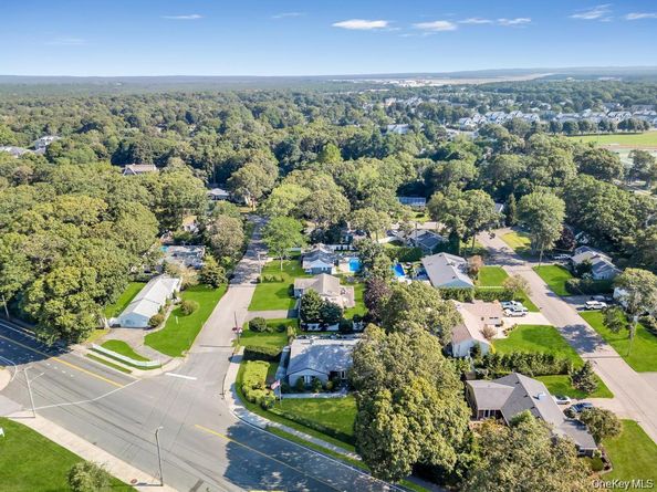 386 Mill Road, Westhampton NY 11977