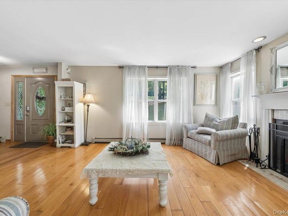 27 Pugsley Parkway, Cortlandt Manor NY 10567