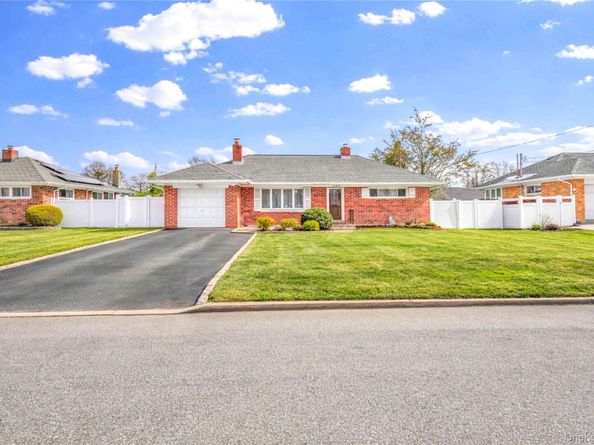1097 Carll Drive, Bay Shore NY 11706