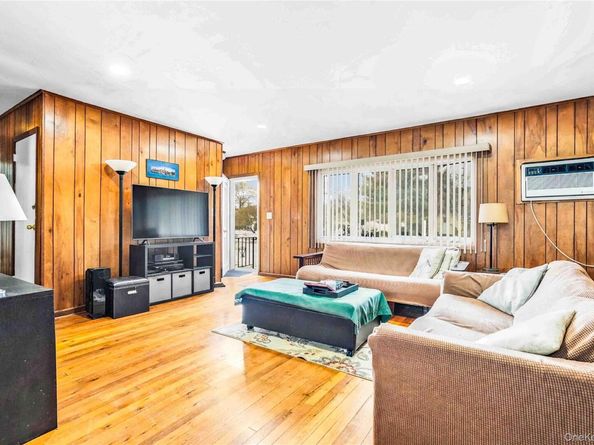 1097 Carll Drive, Bay Shore NY 11706