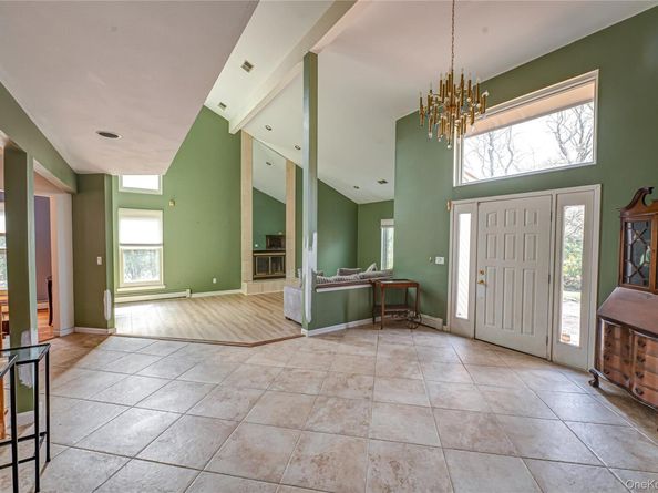 19 Tamara Court, Melville NY 11747