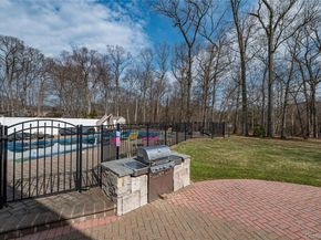 19 Tamara Court, Melville NY 11747