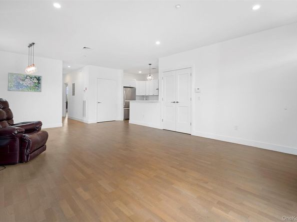 401 Breton Way, Glen Cove NY 11542