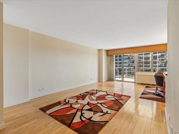 17-85 215th Street 8G, Bayside NY 11360