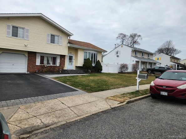 160 Bark Avenue, Central Islip NY 11722