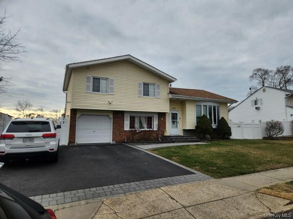160 Bark Avenue, Central Islip NY 11722