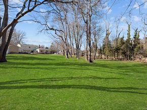 19 Austin Lane, Elwood NY 11743