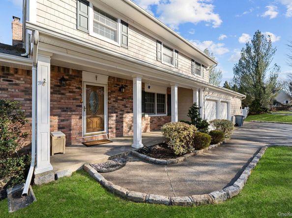 19 Austin Lane, Elwood NY 11743