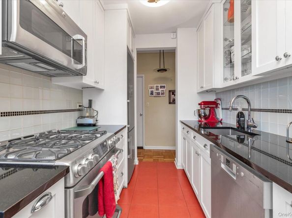 1785 215th Street 17E, Bayside NY 11360