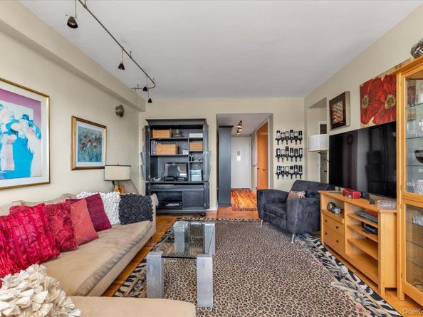1785 215th Street 17E, Bayside NY 11360