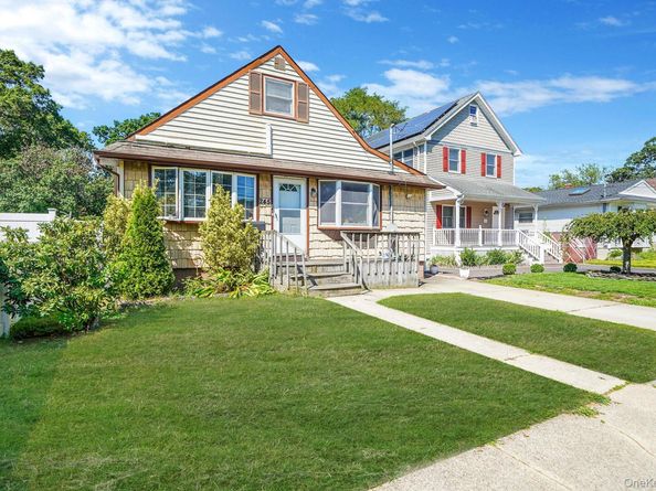 245 Waldo Street, Copiague NY 11726