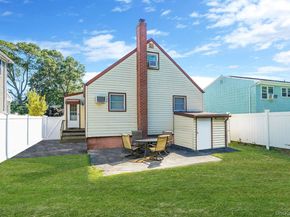 245 Waldo Street, Copiague NY 11726