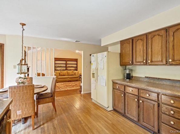 7 Chatham Place, Dix Hills NY 11746