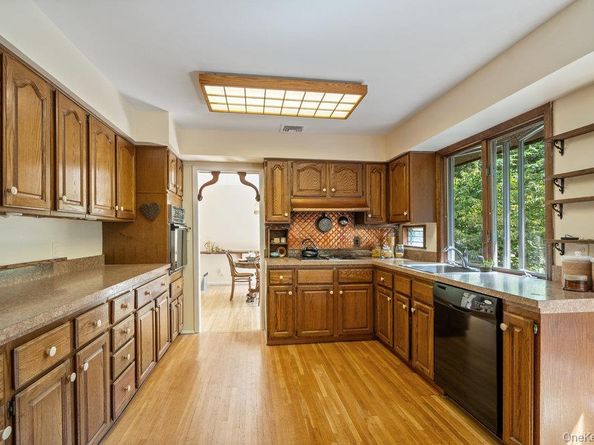 7 Chatham Place, Dix Hills NY 11746