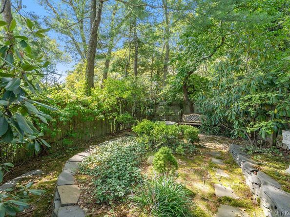 7 Chatham Place, Dix Hills NY 11746