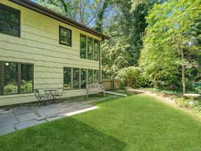7 Chatham Place, Dix Hills NY 11746