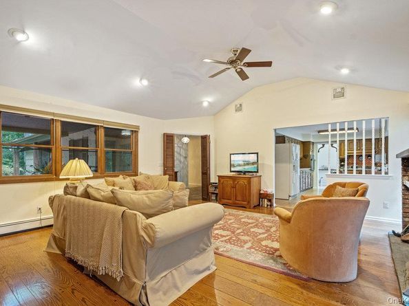 7 Chatham Place, Dix Hills NY 11746