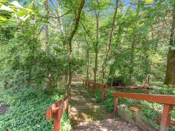 7 Chatham Place, Dix Hills NY 11746