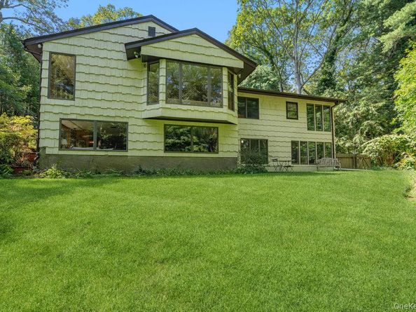 7 Chatham Place, Dix Hills NY 11746