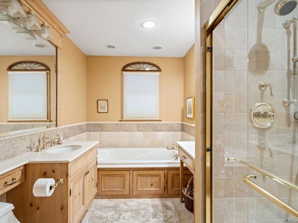 7 Chatham Place, Dix Hills NY 11746