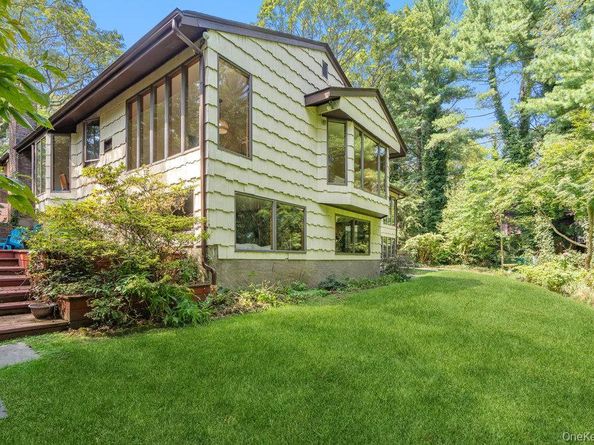 7 Chatham Place, Dix Hills NY 11746