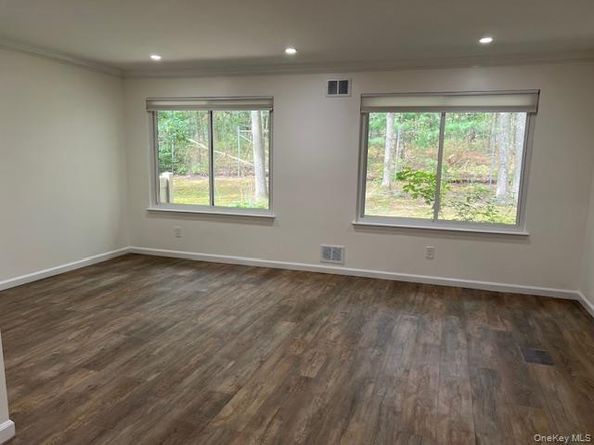228 Springmeadow Drive H, Holbrook NY 11741