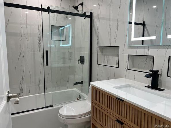 228 Springmeadow Drive H, Holbrook NY 11741