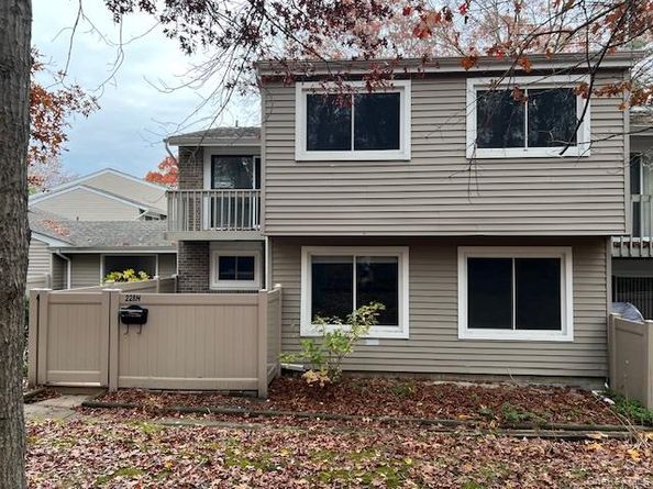 228 Springmeadow Drive H, Holbrook NY 11741