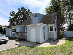 39 Inchcape Road, Bay Shore NY 11706