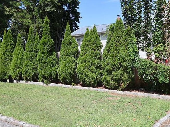 39 Inchcape Road, Bay Shore NY 11706