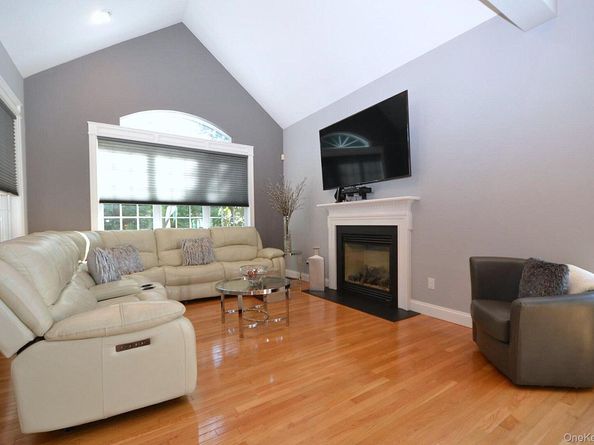 33 Emilie Drive, Center Moriches NY 11934