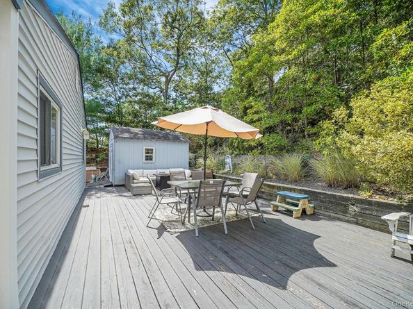 8 Glenwood Place, Farmingville NY 11738