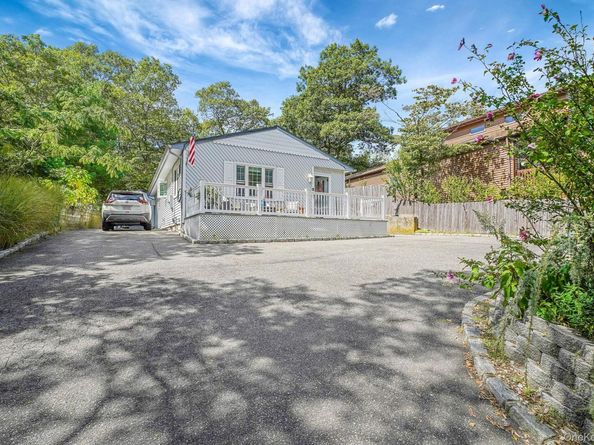 8 Glenwood Place, Farmingville NY 11738