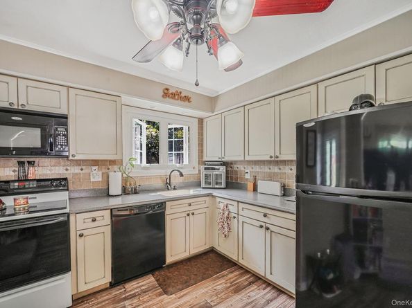 8 Glenwood Place, Farmingville NY 11738