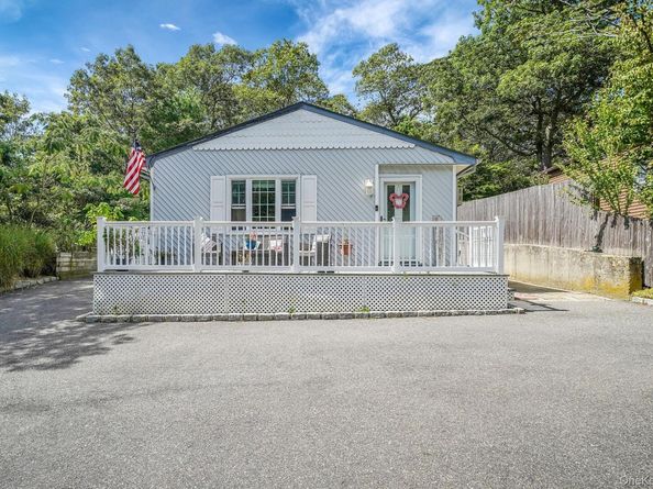 8 Glenwood Place, Farmingville NY 11738