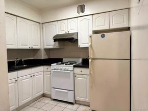 105-07 Otis 2A, Flushing NY 11368