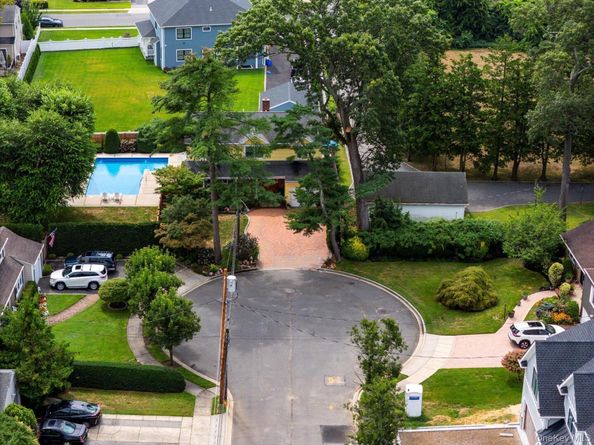 14 Olive Court, Rockville Centre NY 11570