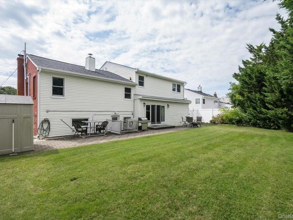 40 Bayview Place, Massapequa NY 11758