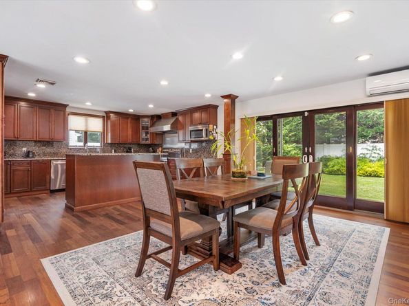 40 Bayview Place, Massapequa NY 11758