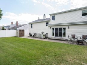 40 Bayview Place, Massapequa NY 11758