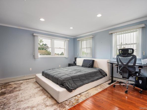 40 Bayview Place, Massapequa NY 11758