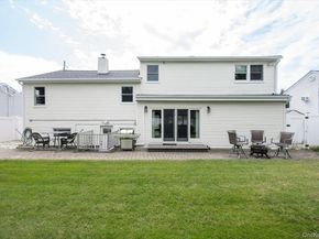 40 Bayview Place, Massapequa NY 11758