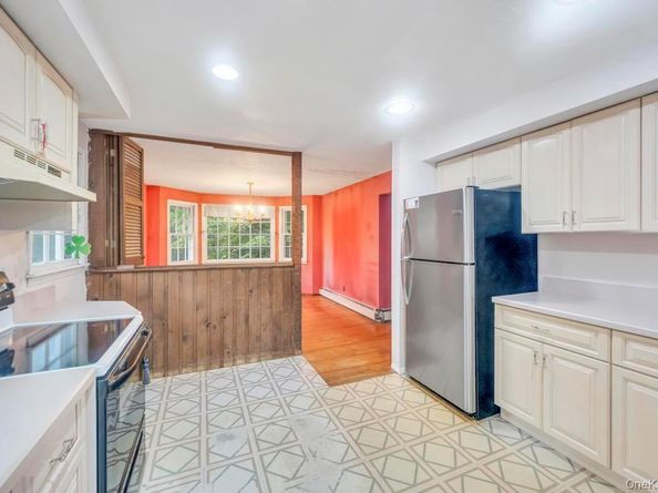 14 Woodvale Avenue, Kings Park NY 11754