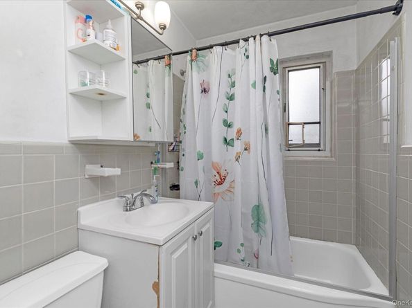 22402 Stronghurst Avenue 208, Queens Village NY 11427