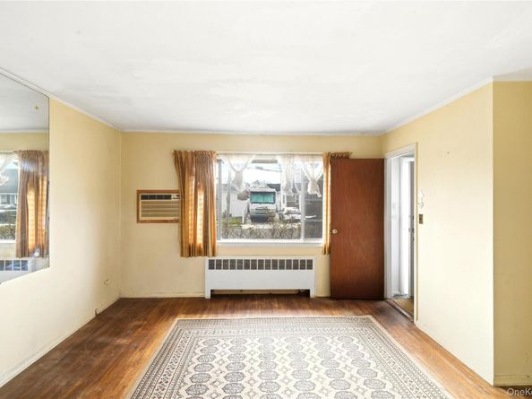 207 N Nassau Avenue, Massapequa NY 11758
