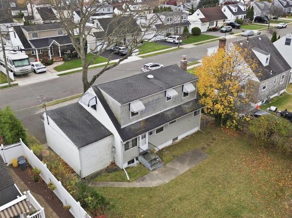 207 N Nassau Avenue, Massapequa NY 11758