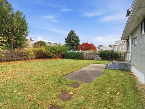 207 N Nassau Avenue, Massapequa NY 11758